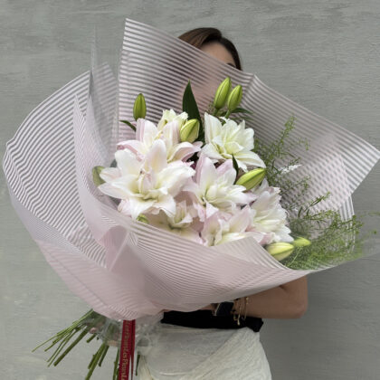 Blush Lily Bouquet – Premium Pembe Katmerli Lilyum Buketi