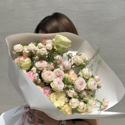Ivory Blush Bouquet – Premium Bahçe Gülleri Buketi